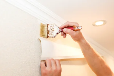 Pose de papier peint à Bauduen — revêtements muraux et toiles de verre